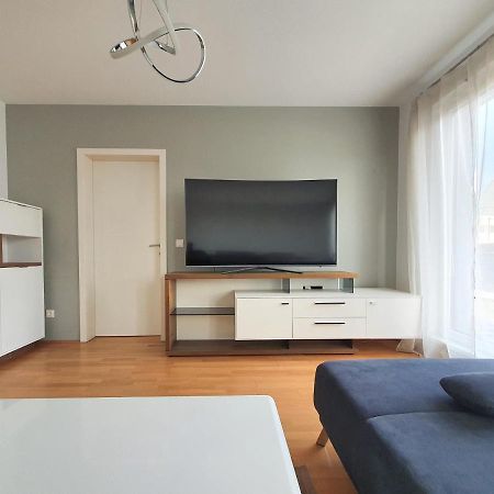 Near Lake Spacious & Furnished Beautiful Apartment 维也纳 外观 照片