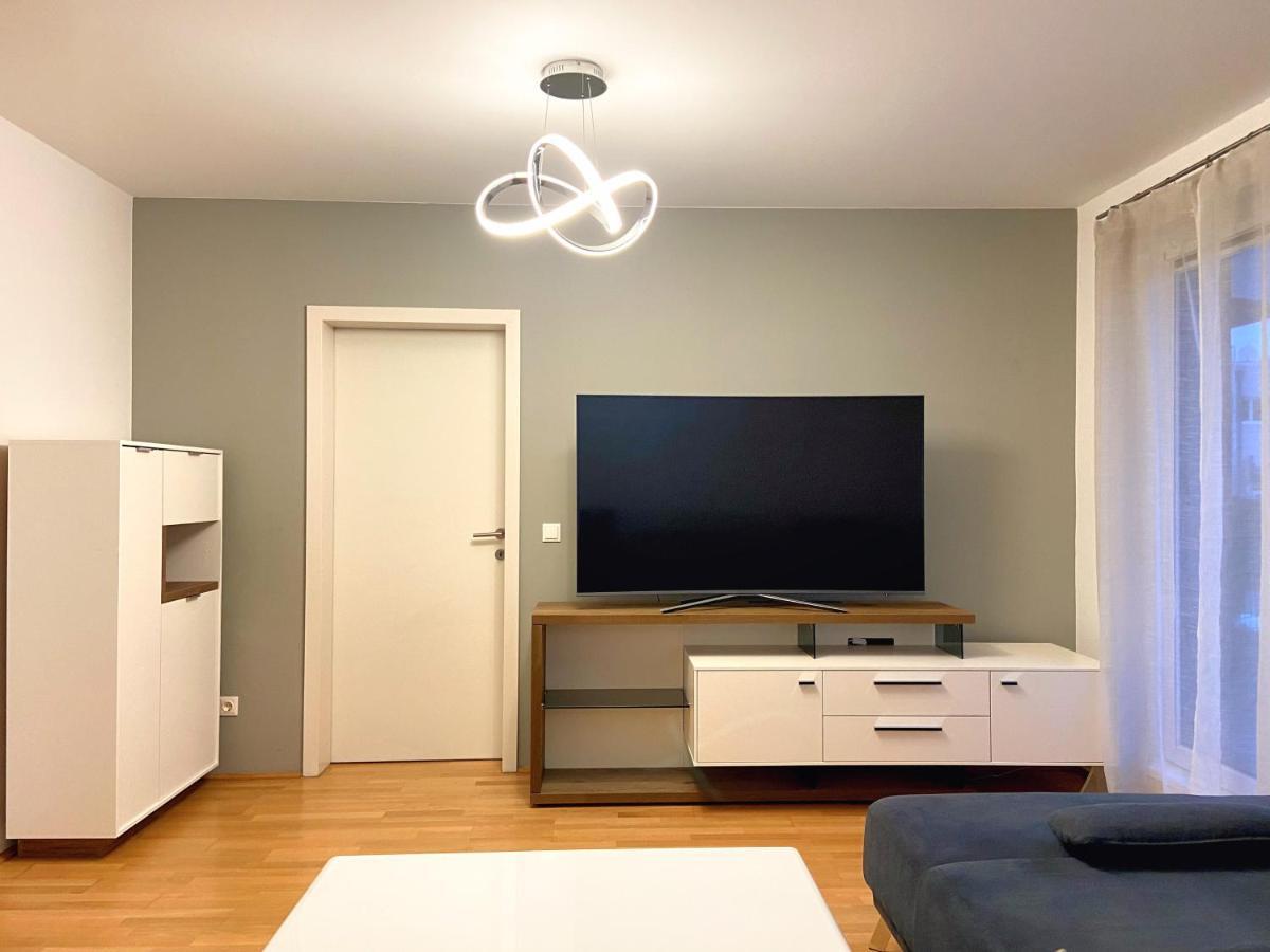Near Lake Spacious & Furnished Beautiful Apartment 维也纳 外观 照片