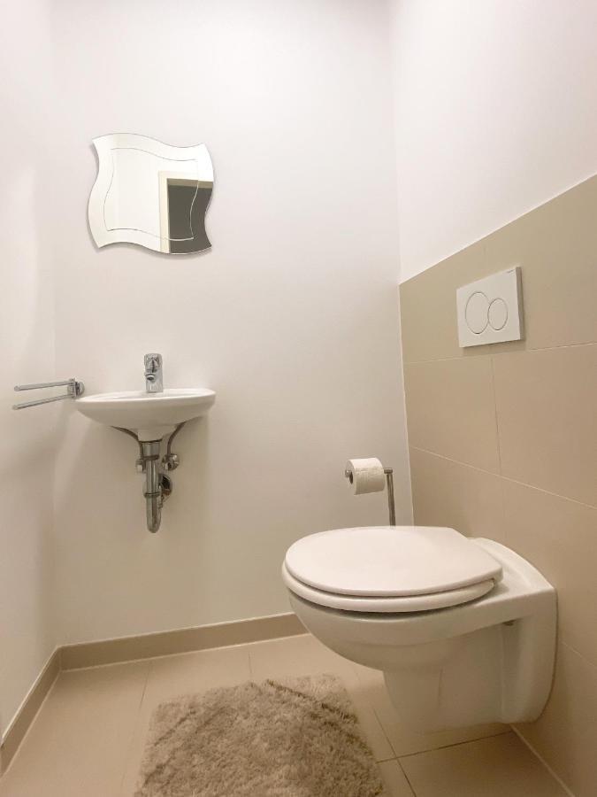 Near Lake Spacious & Furnished Beautiful Apartment 维也纳 外观 照片