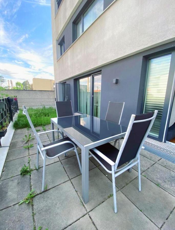 Near Lake Spacious & Furnished Beautiful Apartment 维也纳 外观 照片